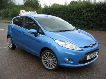 26 September 2012 - Katie passed with just 4 minor driving faults!...